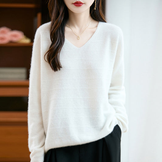 A Women's V-neck Pullover Sweater with A Wool Knitted Inner Layer 092
